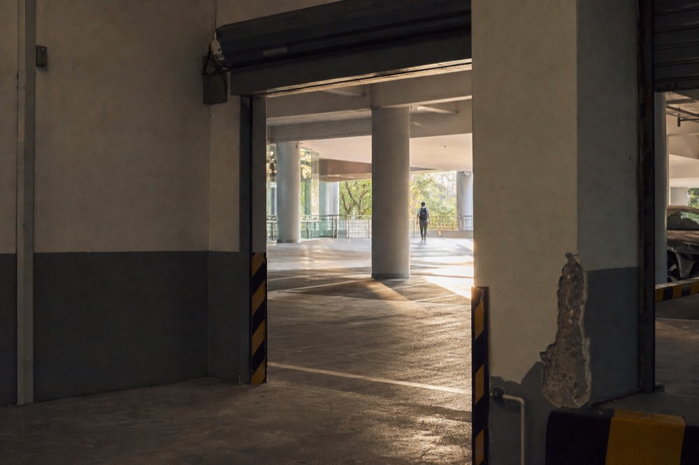 Entrance area of a convention centre concourse with an aquarium ticketing lobby, no text, no logos, no people